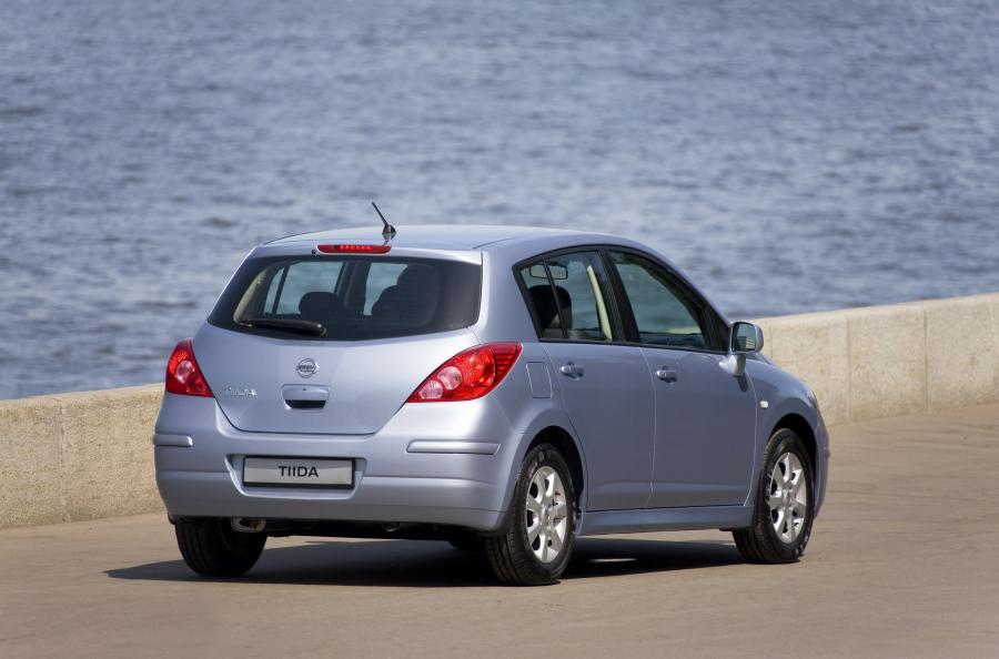  Nissan Tiida 2011 года  (фото 19 из 23)